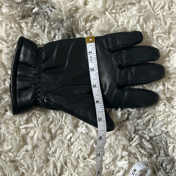 Isotoner Leathet Gloves - Picture 5 of 5